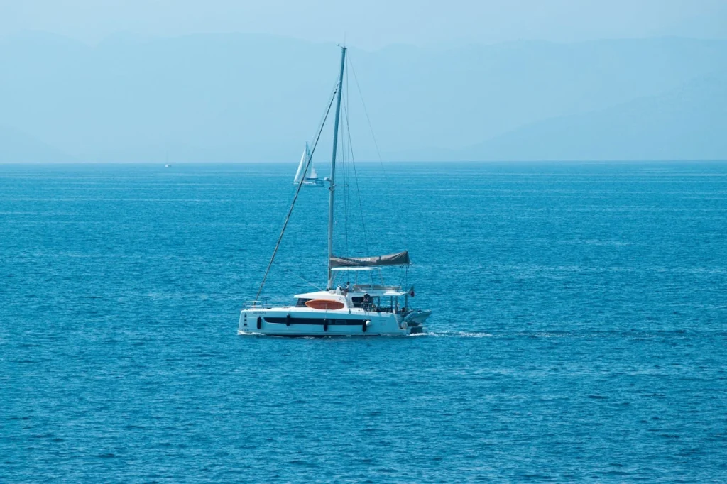 Pentingnya Basic Sea Survival untuk Keselamatan Laut Profesional