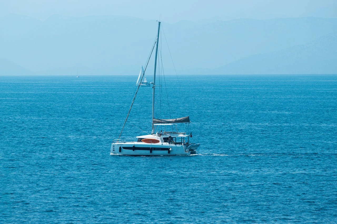 Pentingnya Basic Sea Survival untuk Keselamatan Laut Profesional