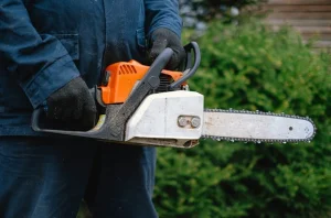 APD Wajib untuk Operator Chainsaw